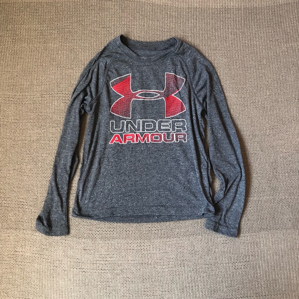 Gray Under Armour long sleeve shirt